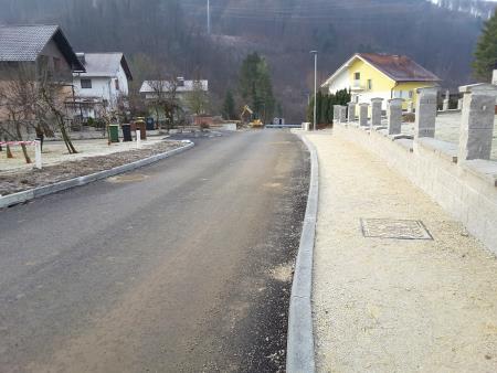 Cesta na ribnik skozi naselje Gorica